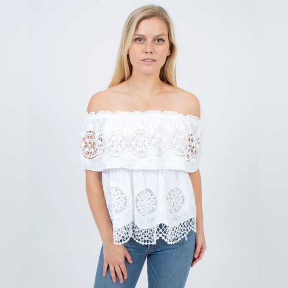BCBGMaxAzria Tops - 💰PRICE ⬇️ 
 BCBGMAXAZRIA • White Eyelet/ Off or On The Shoulders Top • sz Med